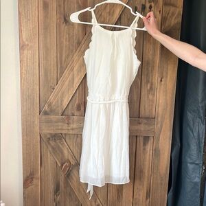 Elegant White Sleeveless Dress